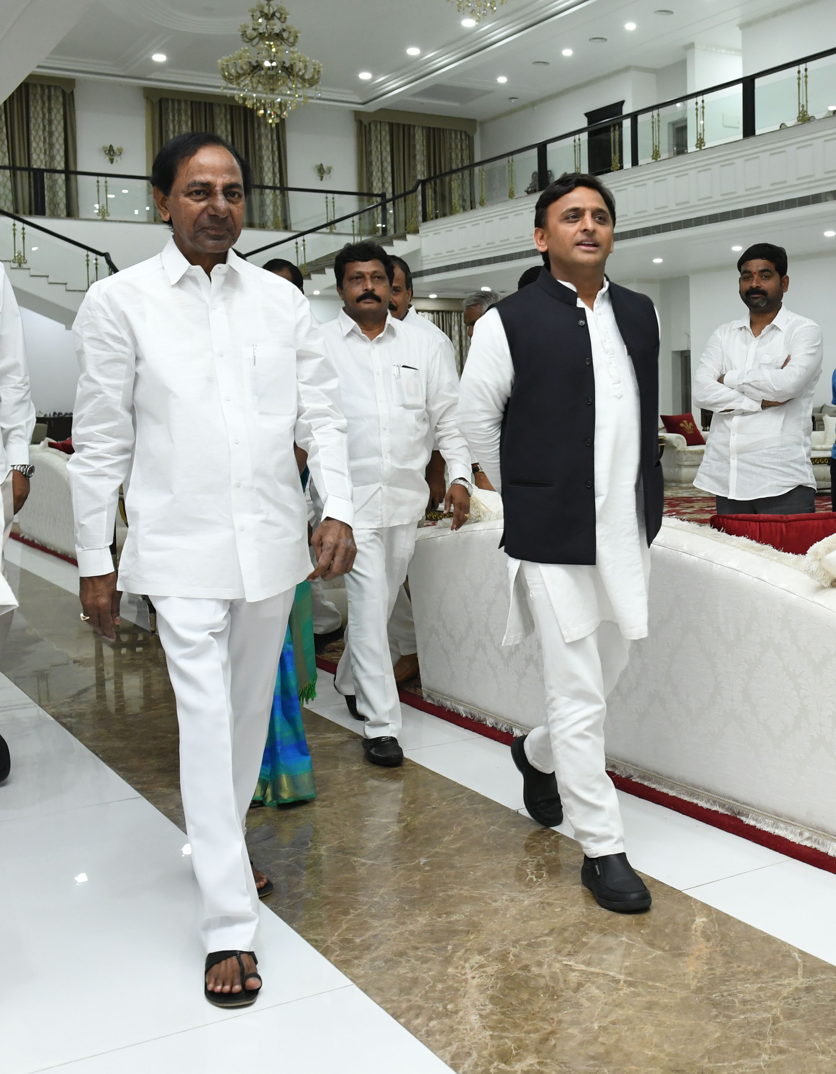 Akhilesh Yadav Addressing Press Conference with Telangana CM KCR at Hyderabad (12)