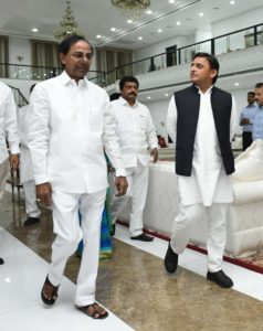 Akhilesh Yadav Addressing Press Conference with Telangana CM KCR at Hyderabad (14)