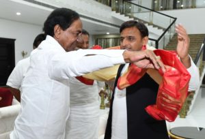 Akhilesh Yadav Addressing Press Conference with Telangana CM KCR at Hyderabad (16)