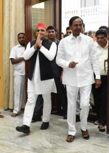 Akhilesh Yadav Addressing Press Conference with Telangana CM KCR at Hyderabad (19)