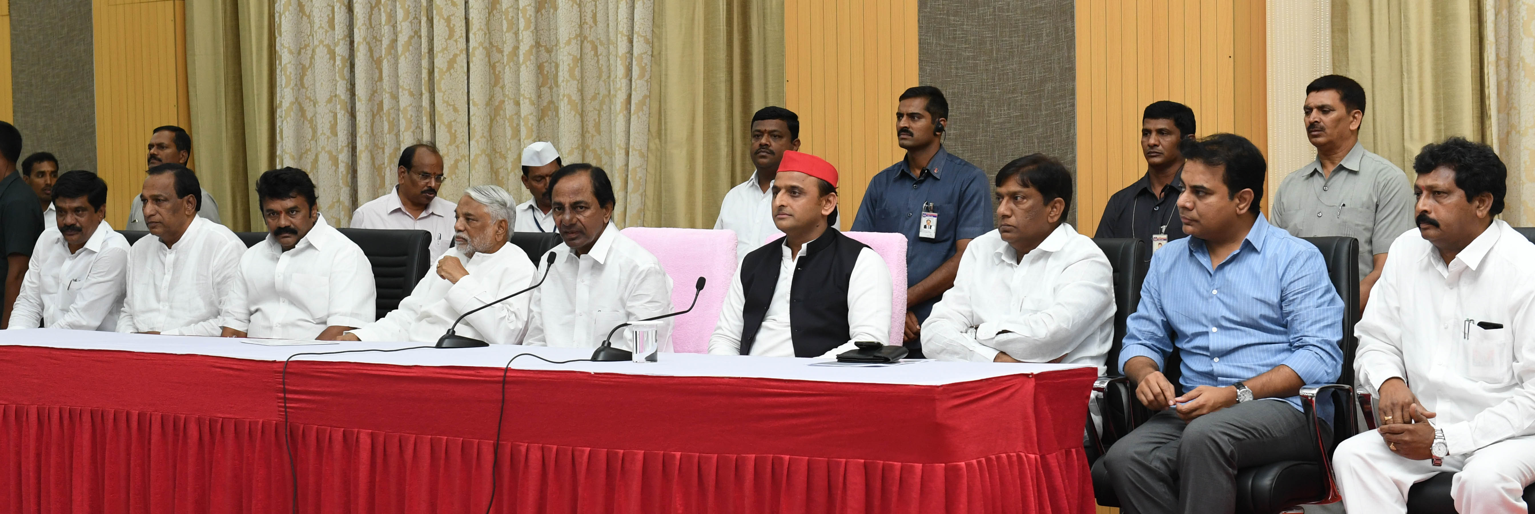 Akhilesh Yadav Addressing Press Conference with Telangana CM KCR at Hyderabad (20)