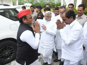 Akhilesh Yadav Addressing Press Conference with Telangana CM KCR at Hyderabad (31)