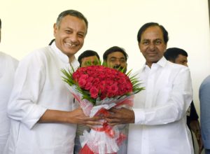 Akhilesh Yadav Addressing Press Conference with Telangana CM KCR at Hyderabad (4)