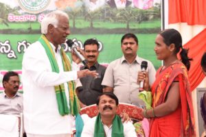 Hon'ble Dy. CM (Education) Participated in Raithubandhu Program at Vadlakonda village, Janagama Dist (6)