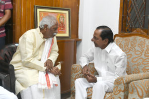 KCR visited the residence of Bandaru Dattatreya MP and expressed his condolences on the demise of his son Bandaru Vaishnav (3)