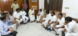 KCR visited the residence of Bandaru Dattatreya MP and expressed his condolences on the demise of his son Bandaru Vaishnav (5)