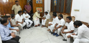 KCR visited the residence of Bandaru Dattatreya MP and expressed his condolences on the demise of his son Bandaru Vaishnav (6)