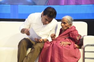 Minister KTR Redressing Grievance of Octogenarian woman steals the show at Mana Nagaram (3)