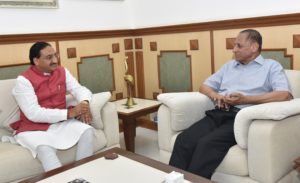 Ramesh Pokhariyal Nishank, Former Chief Minister, Uttarakhand met Hon'ble Governor E.S.L. Narasimhan (2)