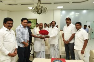 Former PM H. D. Deve Gowda Meets Telangana CM KCR at Pragathi Bhavan (1)