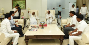 Former PM H. D. Deve Gowda Meets Telangana CM KCR at Pragathi Bhavan (3)