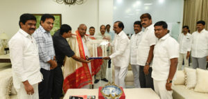 Former PM H. D. Deve Gowda Meets Telangana CM KCR at Pragathi Bhavan (5)
