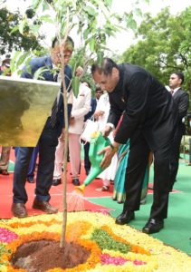 Hon'ble President of India planting of sapling at Rashtrapati Nilayam (10)