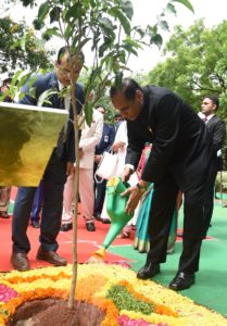 Hon'ble President of India planting of sapling at Rashtrapati Nilayam (11)