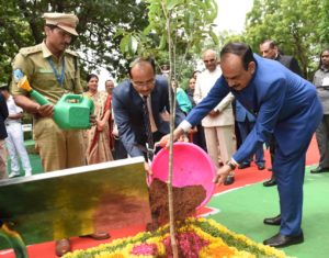 Hon'ble President of India planting of sapling at Rashtrapati Nilayam (13)