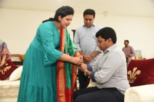 TRS MP Kavitha Tying Rakhi to Minister KT Rama Rao (5)