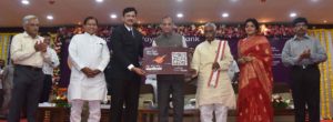E.S.L. Narasimhan participated as Chief Guest at the launch of 'India Post Payments Bank' at the Institution of Engineers, (3)