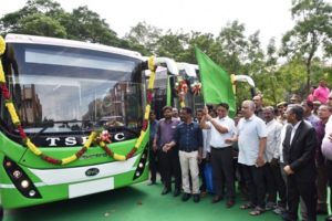 Electric Buses Flagged off by Principal Secretary (MA&UD) along with Special Chief Secretary (Energy) (1)