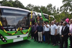 Electric Buses Flagged off by Principal Secretary (MA&UD) along with Special Chief Secretary (Energy) (6)