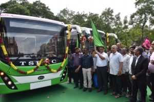 Electric Buses Flagged off by Principal Secretary (MA&UD) along with Special Chief Secretary (Energy) (7)