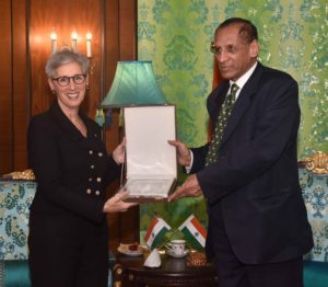 H.E. Ms. Linda Dessau, Hon’ble Governor of Victoria, Australia and Ms. Susan Grace, Australian Consulate General met Hon'ble Governor E.S.L. Narasimhan (2)