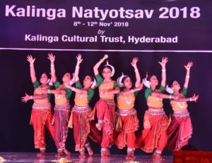 Governor E.S.L. Narasimhan participated in Annual Dance Festival Natyotsav 2018 organised by Kalinga Cultural Trust (10)