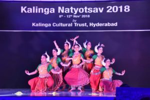 Governor E.S.L. Narasimhan participated in Annual Dance Festival Natyotsav 2018 organised by Kalinga Cultural Trust (11)