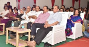 Governor E.S.L. Narasimhan participated in Annual Dance Festival Natyotsav 2018 organised by Kalinga Cultural Trust (13)