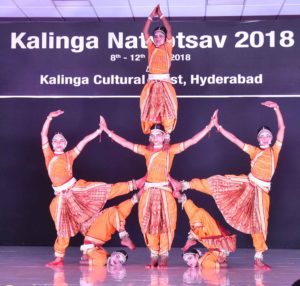 Governor E.S.L. Narasimhan participated in Annual Dance Festival Natyotsav 2018 organised by Kalinga Cultural Trust (16)