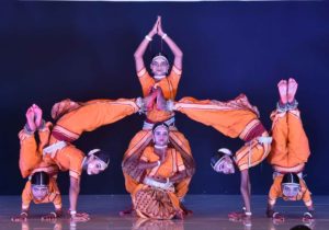 Governor E.S.L. Narasimhan participated in Annual Dance Festival Natyotsav 2018 organised by Kalinga Cultural Trust (17)