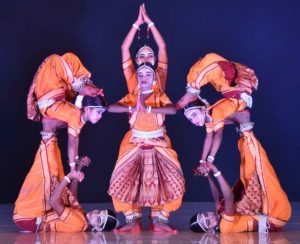 Governor E.S.L. Narasimhan participated in Annual Dance Festival Natyotsav 2018 organised by Kalinga Cultural Trust (18)