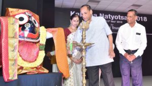 Governor E.S.L. Narasimhan participated in Annual Dance Festival Natyotsav 2018 organised by Kalinga Cultural Trust (6)