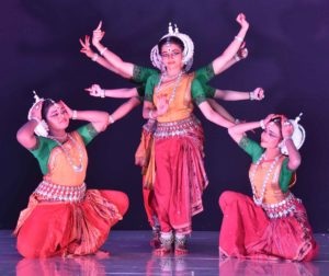 Governor E.S.L. Narasimhan participated in Annual Dance Festival Natyotsav 2018 organised by Kalinga Cultural Trust (8)