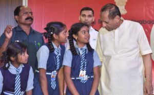 Governor Stresses Need for Cleanliness and Greenery in Schools (11)