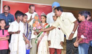 Governor Stresses Need for Cleanliness and Greenery in Schools (4)