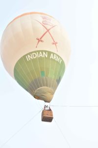 Governor E.S.L. Narasimhan and Vimala Narasimhan participated in the Army's Hot Air Ballooning Expedition J&K to Kanyakumari (10)