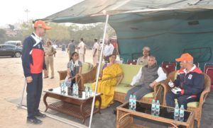 Governor E.S.L. Narasimhan and Vimala Narasimhan participated in the Army's Hot Air Ballooning Expedition J&K to Kanyakumari (3)