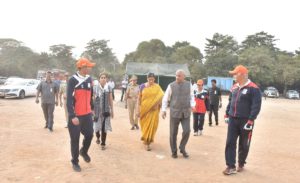 Governor E.S.L. Narasimhan and Vimala Narasimhan participated in the Army's Hot Air Ballooning Expedition J&K to Kanyakumari (4)