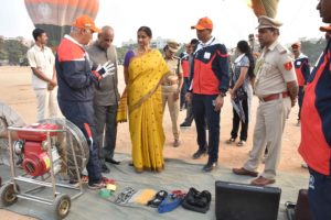 Governor E.S.L. Narasimhan and Vimala Narasimhan participated in the Army's Hot Air Ballooning Expedition J&K to Kanyakumari (5)