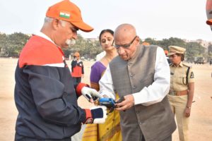 Governor E.S.L. Narasimhan and Vimala Narasimhan participated in the Army's Hot Air Ballooning Expedition J&K to Kanyakumari (6)