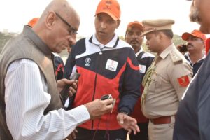 Governor E.S.L. Narasimhan and Vimala Narasimhan participated in the Army's Hot Air Ballooning Expedition J&K to Kanyakumari (7)