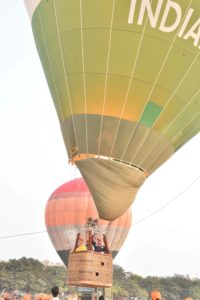 Governor E.S.L. Narasimhan and Vimala Narasimhan participated in the Army's Hot Air Ballooning Expedition J&K to Kanyakumari (9)