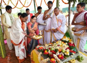 CM KCR Third day SahasraChandiYagam at Yerravalli, Farm House (7)