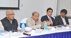 15th Finance Commission Chairman N.K.Singh & Members Interacting with Economists at ISB, Gachibowli (8)