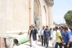 A.K.Khan Advisor to Govt. Minority Affairs visited Mecca Masjid & Inspected Renovation Works (3)