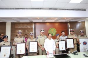 SKOCH AWARDS 2019 Home Minister Felicitated Award Winners of Hyderabad Police Commissionerate (4)