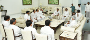 Jagan Mohan Reddy YSRCP Legislature Party leader called on CM KCR along with his wife in Pragathi Bhawan (17)