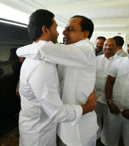 Jagan Mohan Reddy YSRCP Legislature Party leader called on CM KCR along with his wife in Pragathi Bhawan (5)