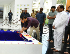 KCR Paid floral tributes to Late A. P. J. Abdul Kalam (4)