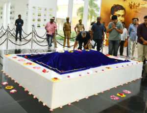 KCR Paid floral tributes to Late A. P. J. Abdul Kalam (6)